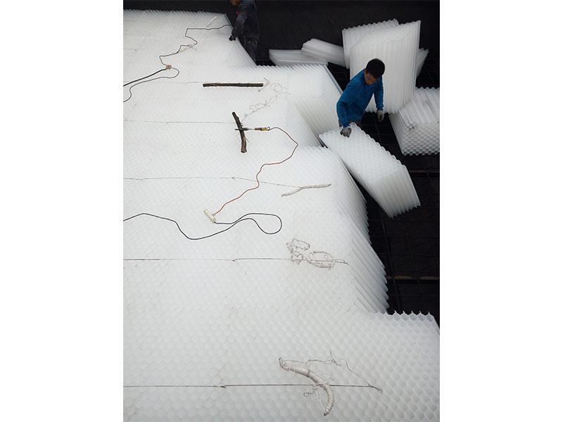 蜂窩斜管填料安裝現(xiàn)場(chǎng)